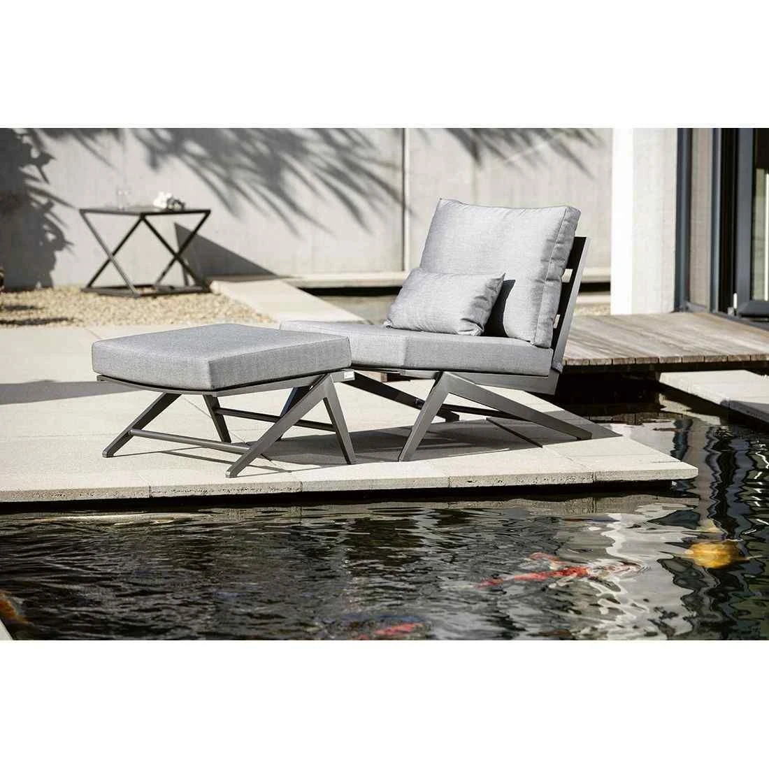 Stern Jackie Loungehocker Aluminium Inklusive Kissen Anthrazit/Seidengrau 3 Stern Jackie Loungehocker Aluminium Inklusive Kissen Anthrazit/Seidengrau – Bild 3