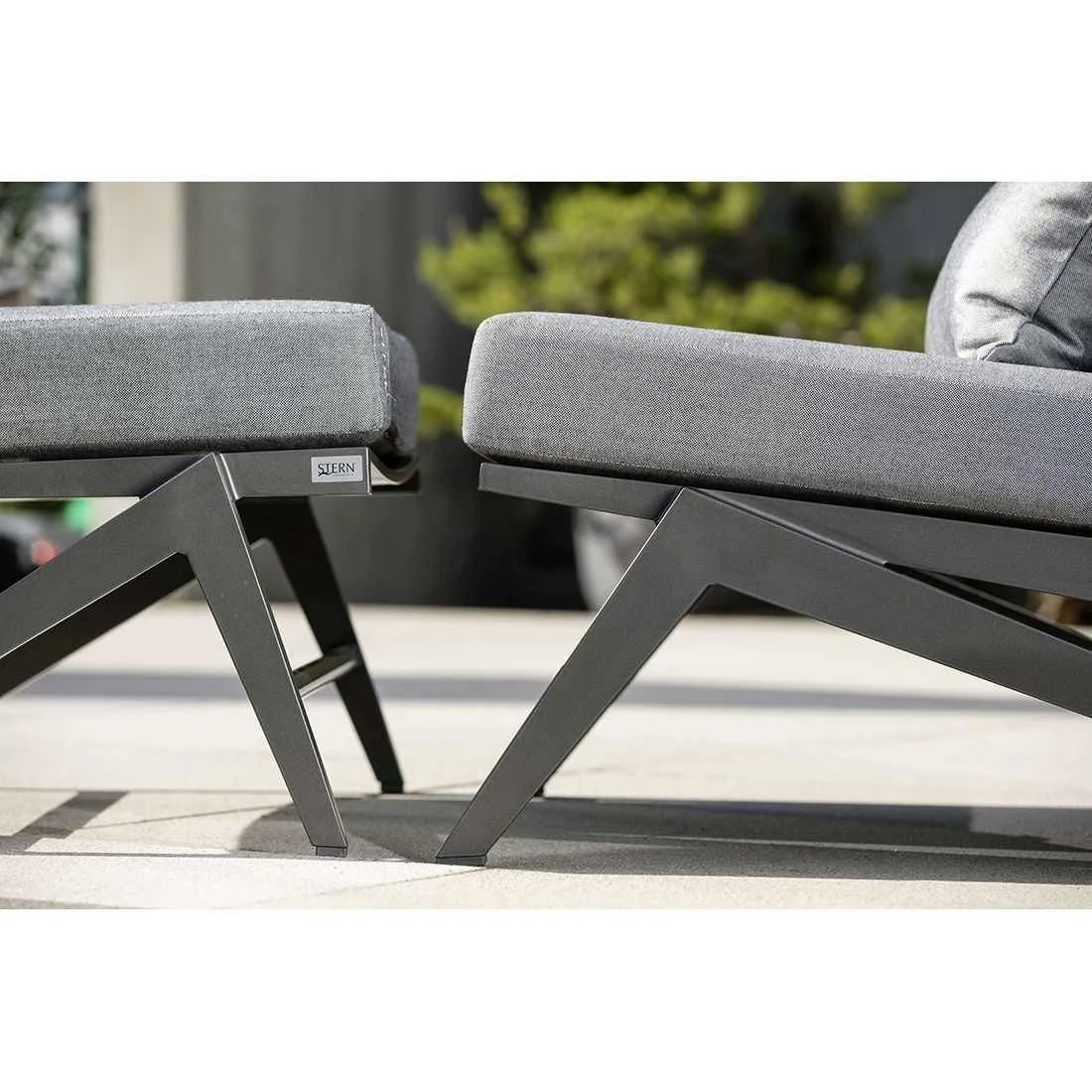 Stern Jackie Loungehocker Aluminium Inklusive Kissen Anthrazit/Seidengrau 4 Stern Jackie Loungehocker Aluminium Inklusive Kissen Anthrazit/Seidengrau – Bild 4