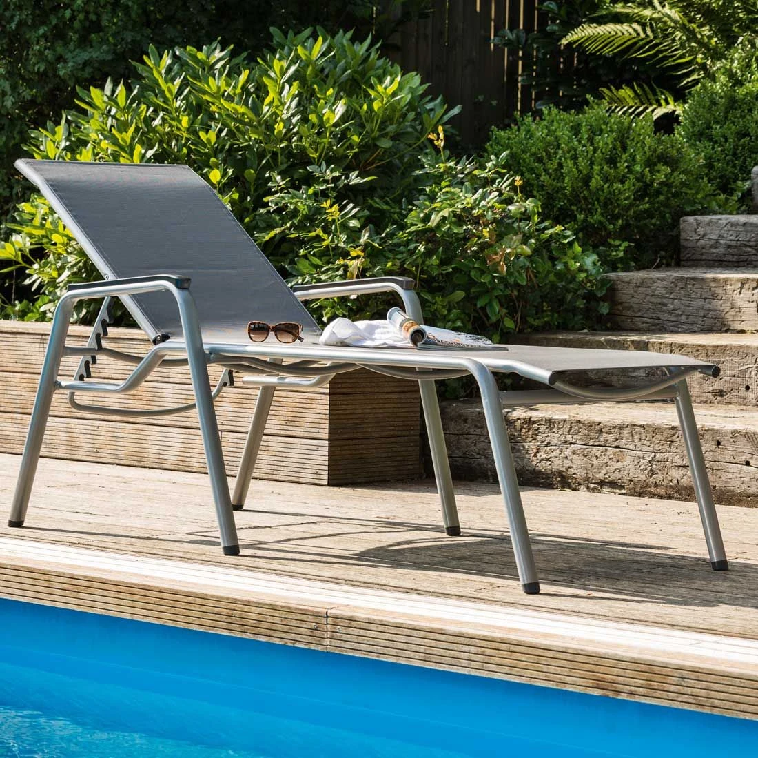 Kettler Cirrus Komfort-Stapelliege Aluminium/Textilene Silber/Anthrazitgrau 3 Kettler Cirrus Komfort-Stapelliege Aluminium/Textilene Silber/Anthrazitgrau – Bild 3