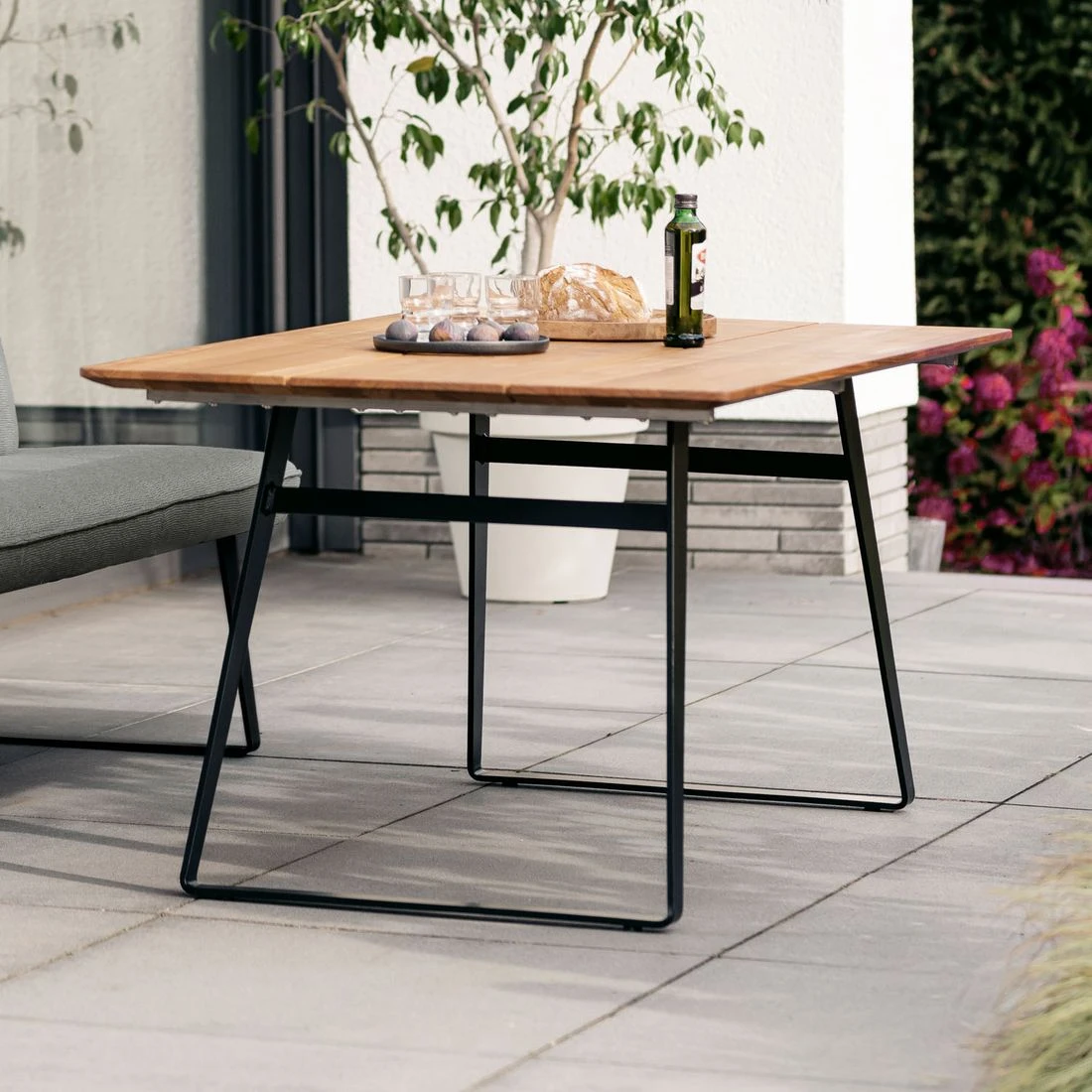 Niehoff Elba Gartentisch 200x95 Cm Stahl/Teak Schwarz/Natur 2 Niehoff Elba Gartentisch 200x95 Cm Stahl/Teak Schwarz/Natur – Bild 2